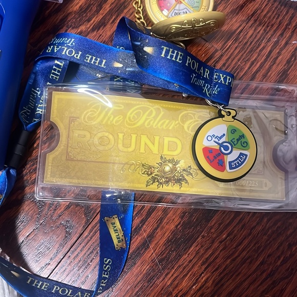 Polar Express bundle with Frame 🖼️ 🔔 🚂 - Picture 8 of 12